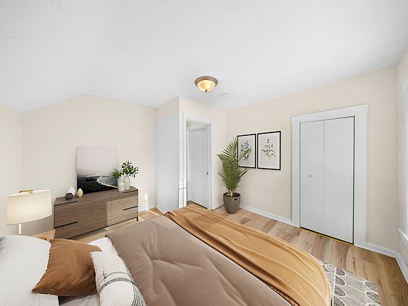 4th image of 2417 2nd St Unit 2