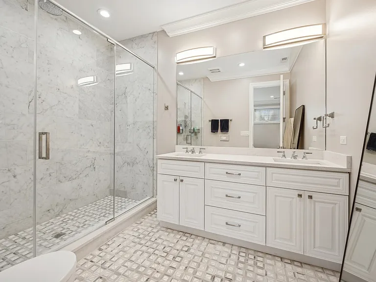 1214 W Fletcher St #1 — Photo 15