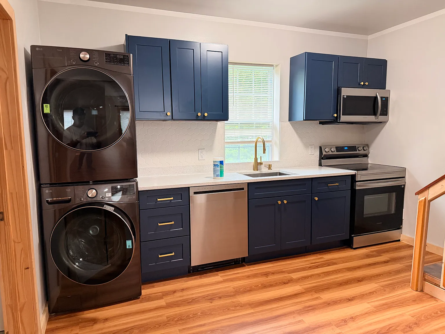 2 bed, 900 sqft, $1,600 — Photo 2