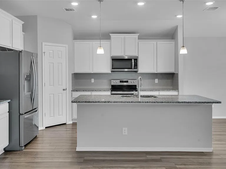 1303 Prospector Trl — Photo 3