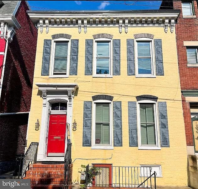 1st image of 262 S Potomac St