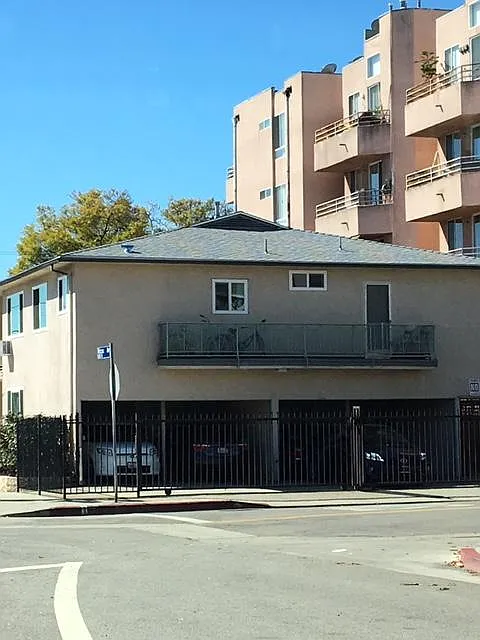 1225 Wilcox Ave #8