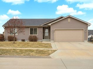 521 Prairie Ridge Dr, Huxley, IA 50124
