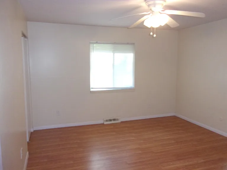 460 Laurel Dr #L460 — Photo 3