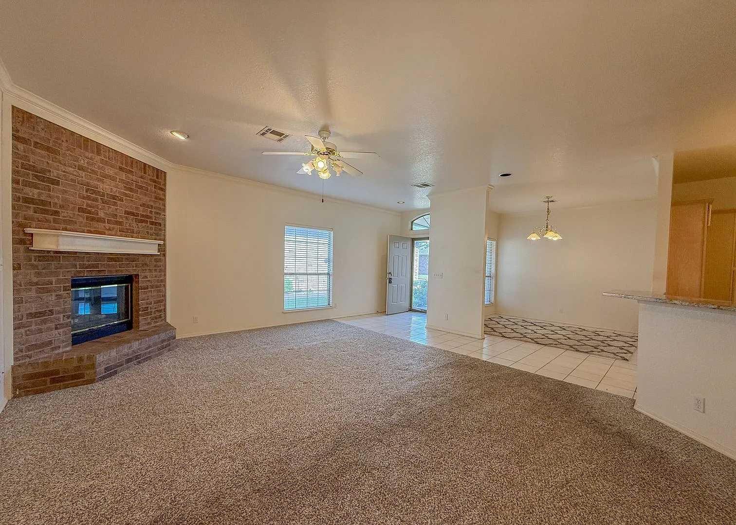 Lawncare Included! Gated Garden Home in Vintage Gardens! — Photo 4
