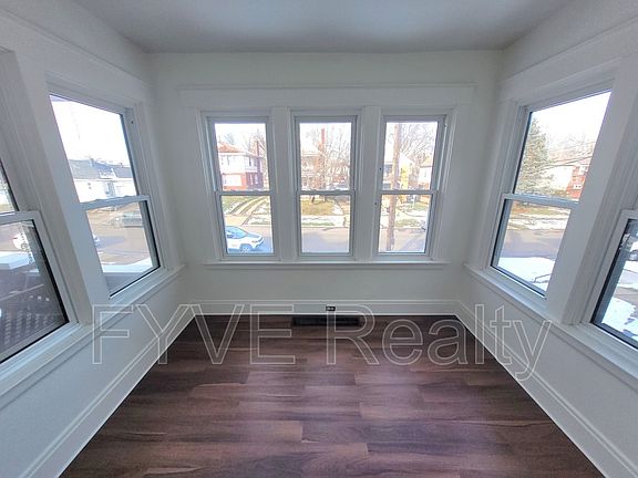 4th image of 2113 Cathedral Ave