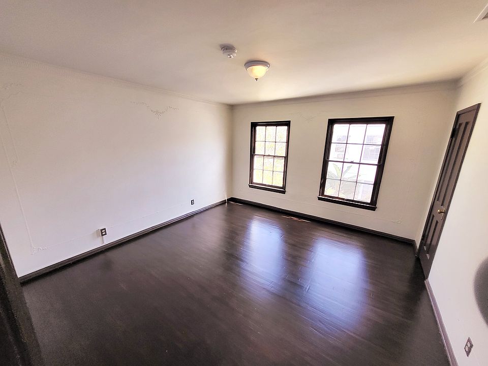 Bedroom has large walk in closet