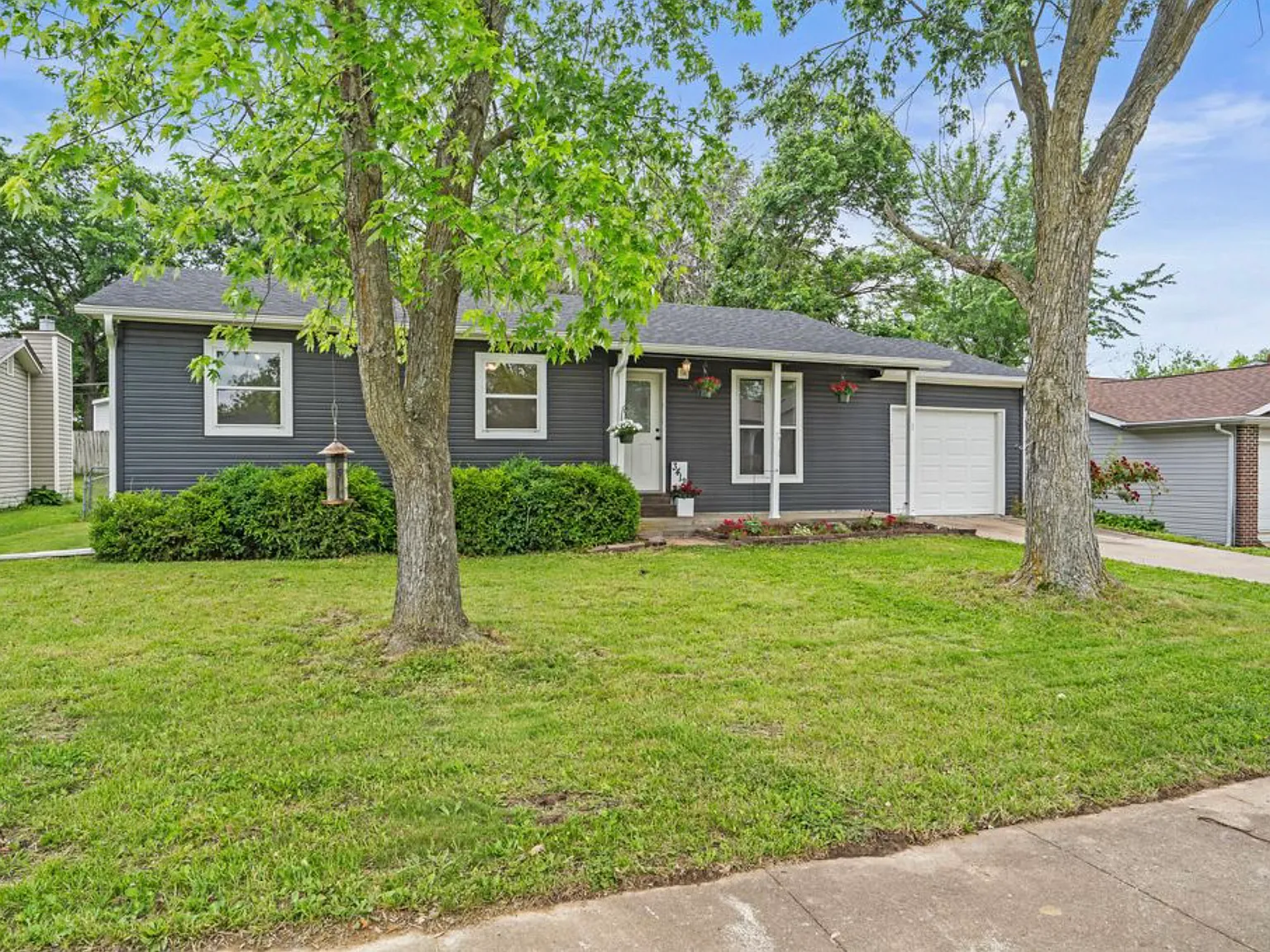 3412 Nottingham Ct — Photo 1