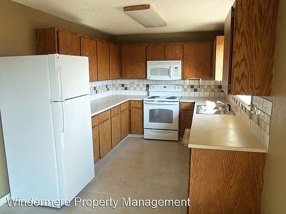 5th image of 629 SE 6th St