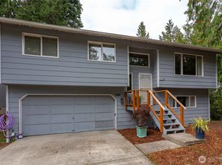 7884 Guemes Ave, Clinton, WA 98236