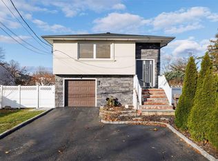 13 Columbus Ave, West Babylon, NY 11704
