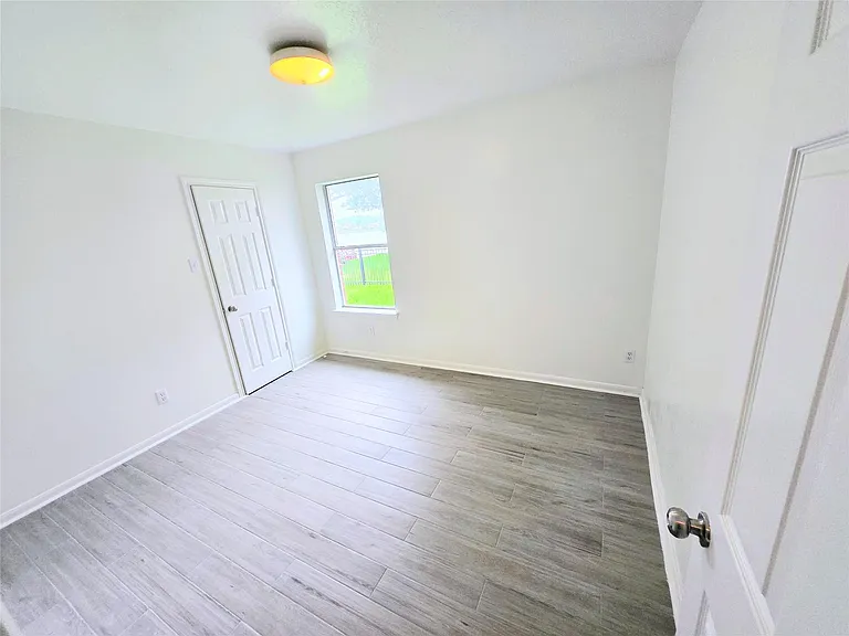4018 Crystal Lake Cir N — Photo 27