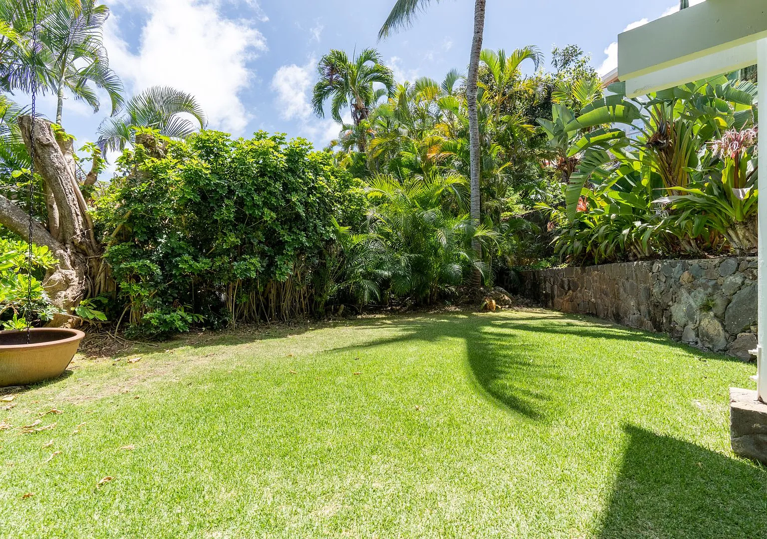 Enjoy Cool Breezes And Dazzling Views Of The Ocean Below At This Private, 4 Bedroom, 3.5 Bath Lan... — Photo 3