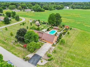 6229 Darline Dr, Saint Anne, IL 60964