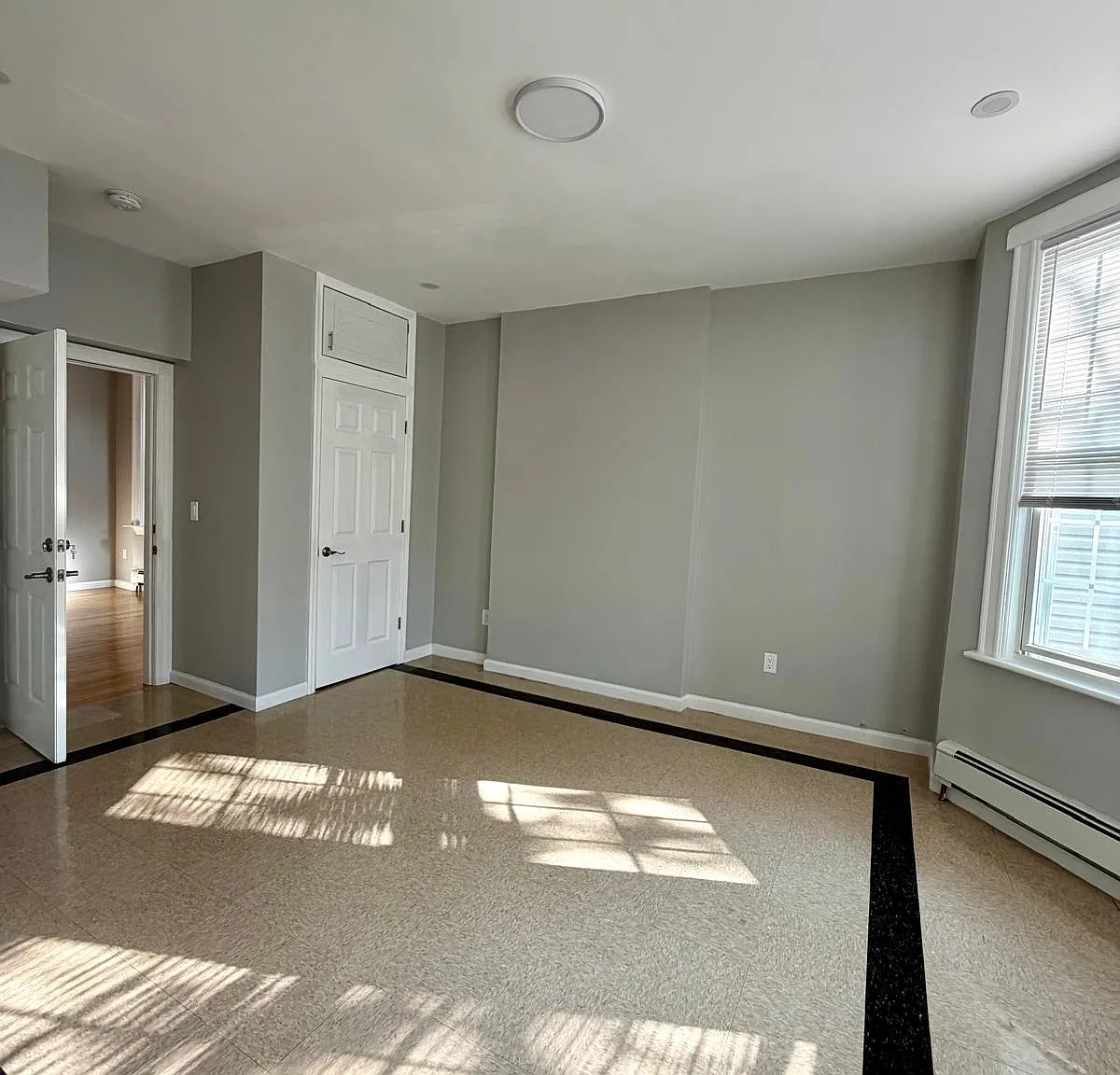 4 bed, 1.0 bath, 1500 sqft, $2,800 — Photo 4