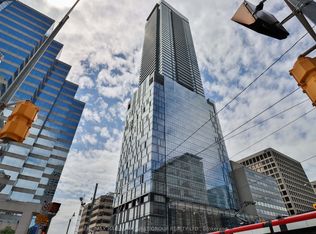 488 University Ave #2402, Toronto, ON M5G 0C1