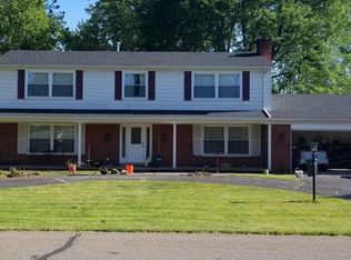 29729 Pipers Ln, Farmington Hills, MI 48334
