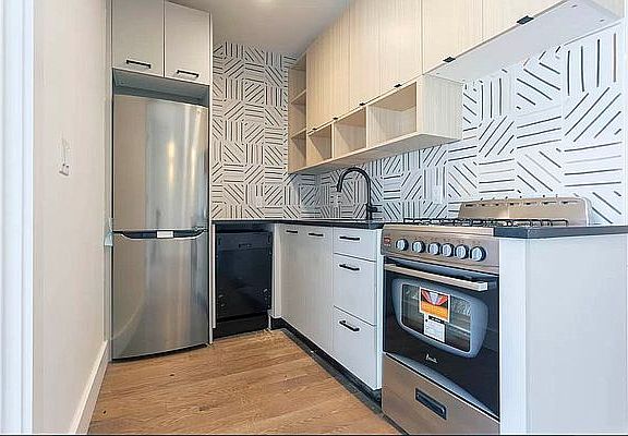 4th image of 319 19th St #5M