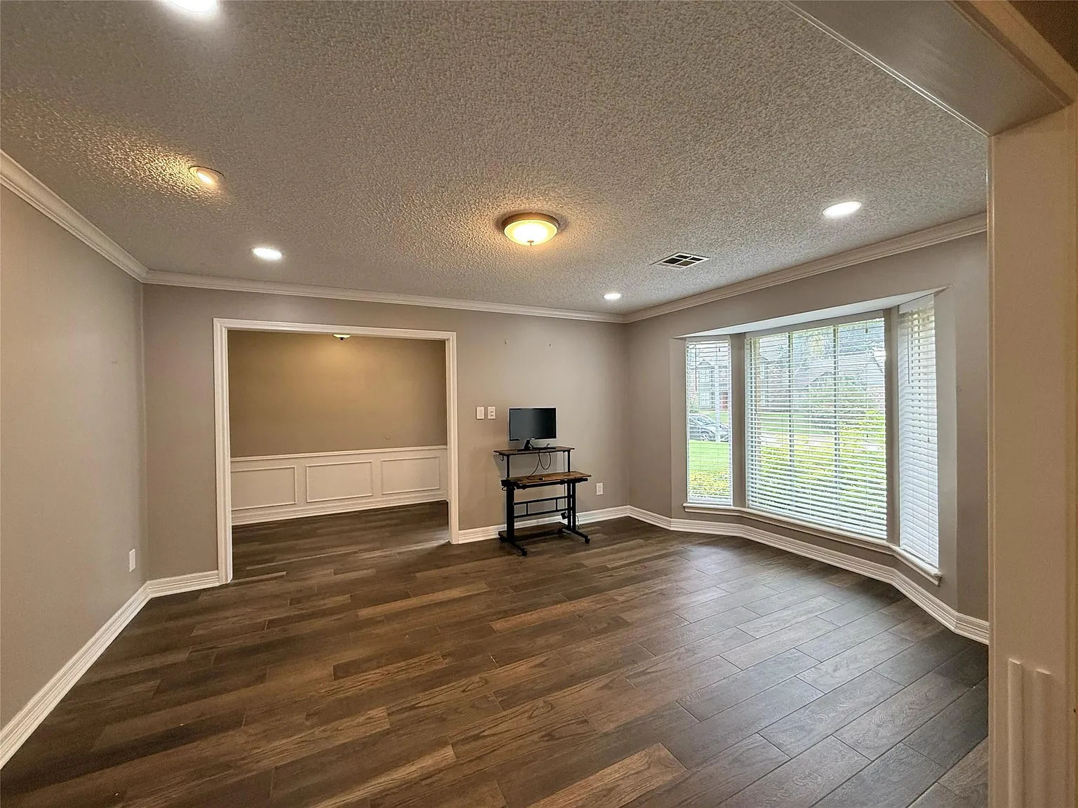 4 bed, 2.0 bath, 2348 sqft, $2,800 — Photo 3