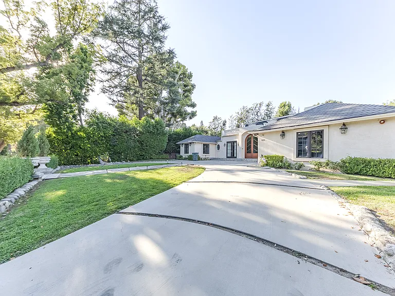325 W Bellevue Dr — Photo 56