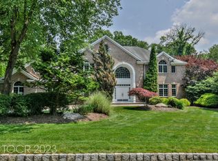 4 Spruce Hollow Rd, Saddle River, NJ 07458