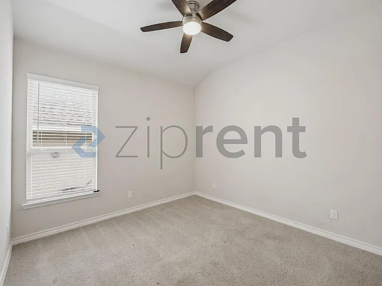 1550 Dundee Park — Photo 24