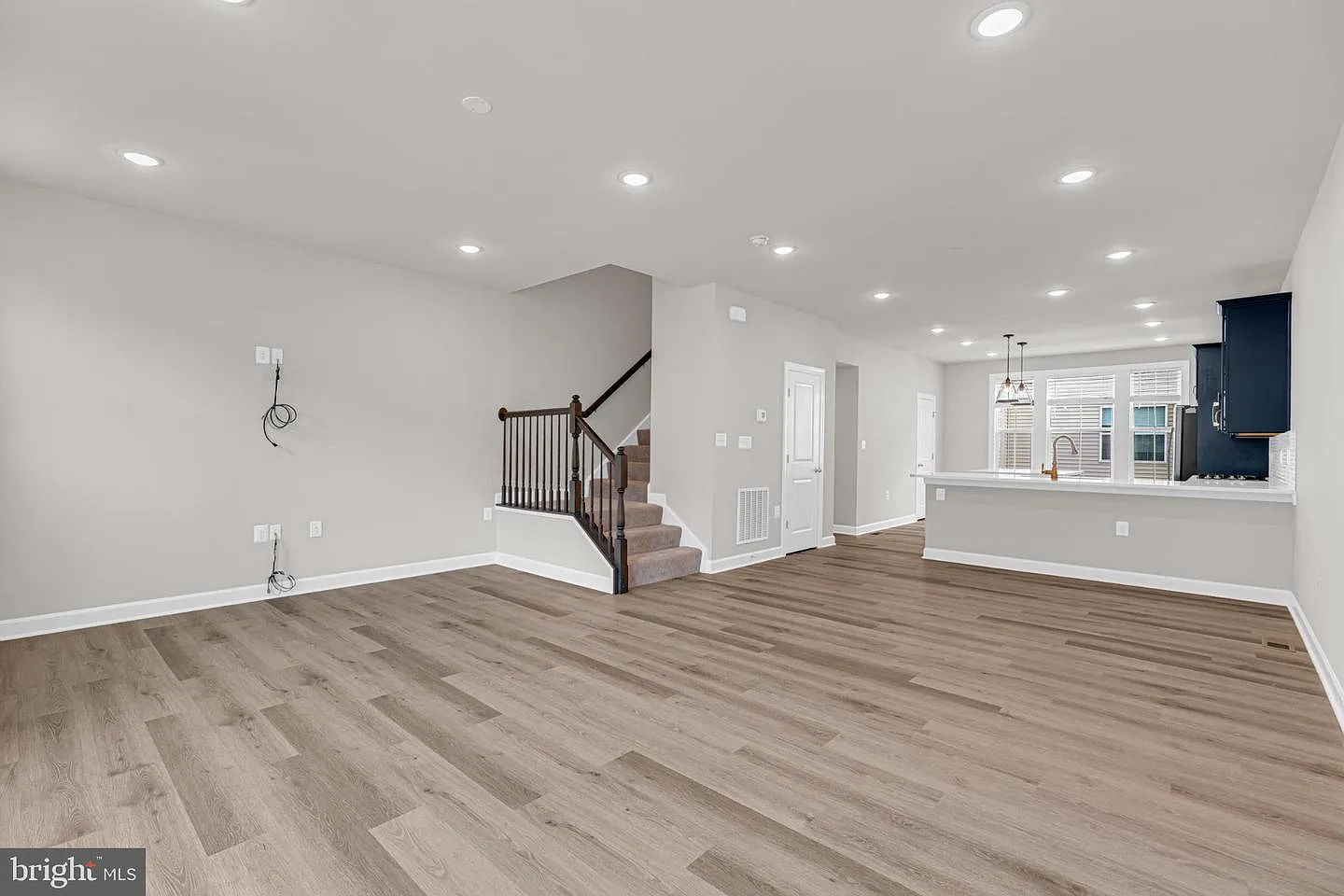 4 bed, 2048 sqft, $4,500 — Photo 4