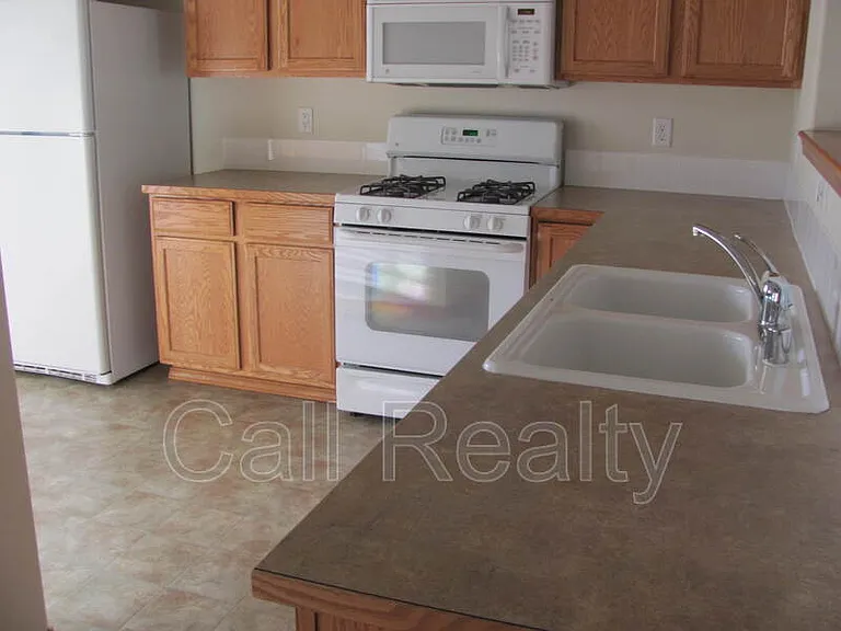 1706 W Tieton — Photo 3
