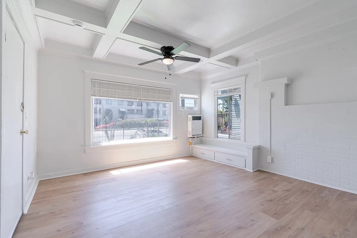 Building Photo - 5432 S Figueroa St