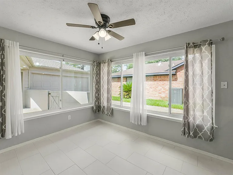 21323 Park Bluff Dr — Photo 22