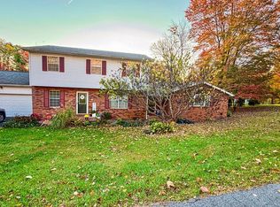 101 Crestway Dr, Beckley, WV 25801