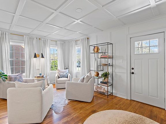 Sitting area in foyer