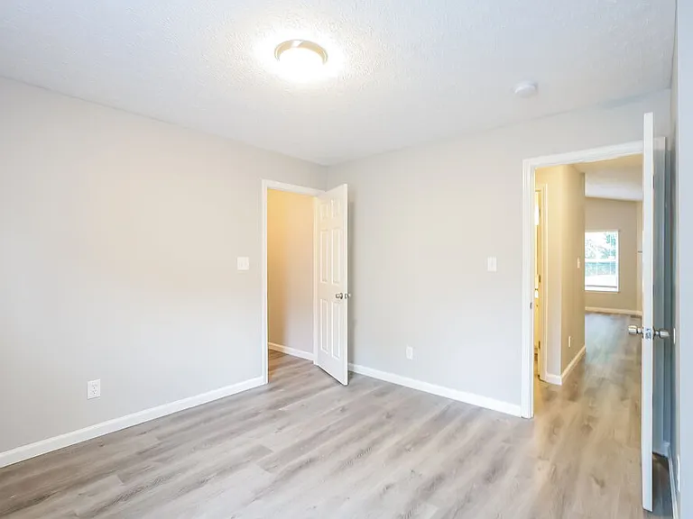 10607 Pickens Ct — Photo 12