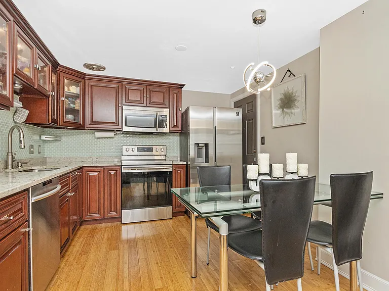 20 Miller St #11 — Photo 5