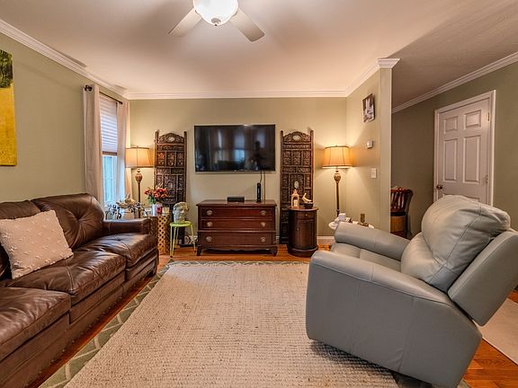 4th image of 22 Churchill Ave APT A1