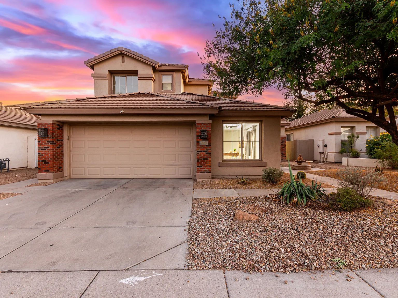 563 E Krista Way — Photo 2