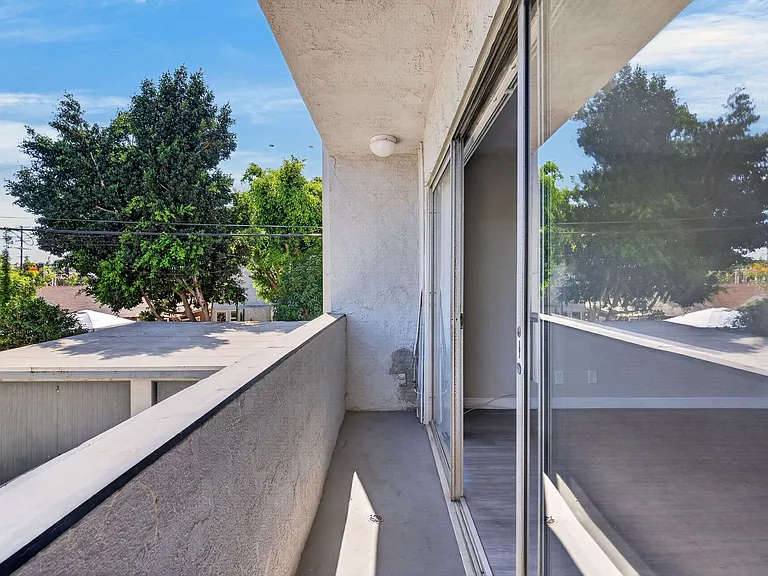 425 Coronado Ave — Photo 17