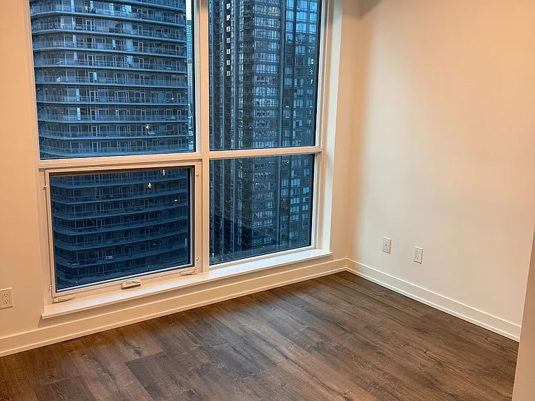 327 King St W #2706 — Photo 7