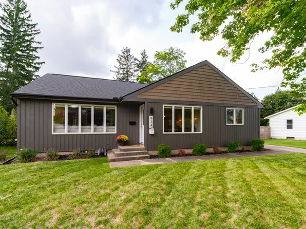 934 N Hudson St SE, Lowell, MI 49331