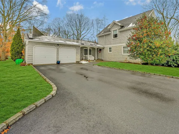 83 Astor Avenue, Saint James, NY 11780