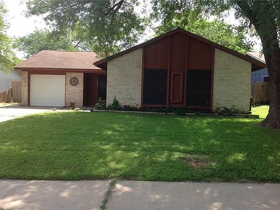 2nd image of 1305 Barrington Dr