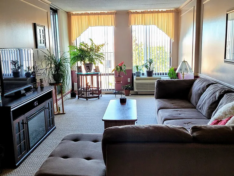 1535 Diefenbaker Ct #610 — Photo 2