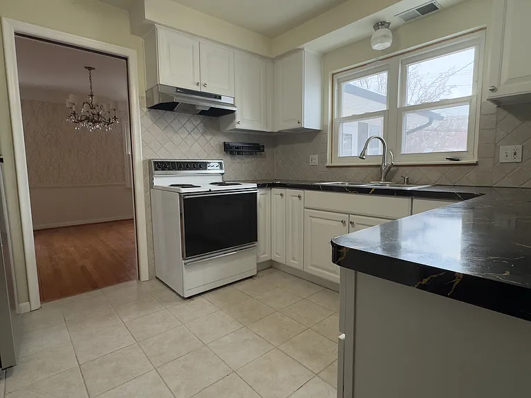 18270 Spring Ct S — Photo 20