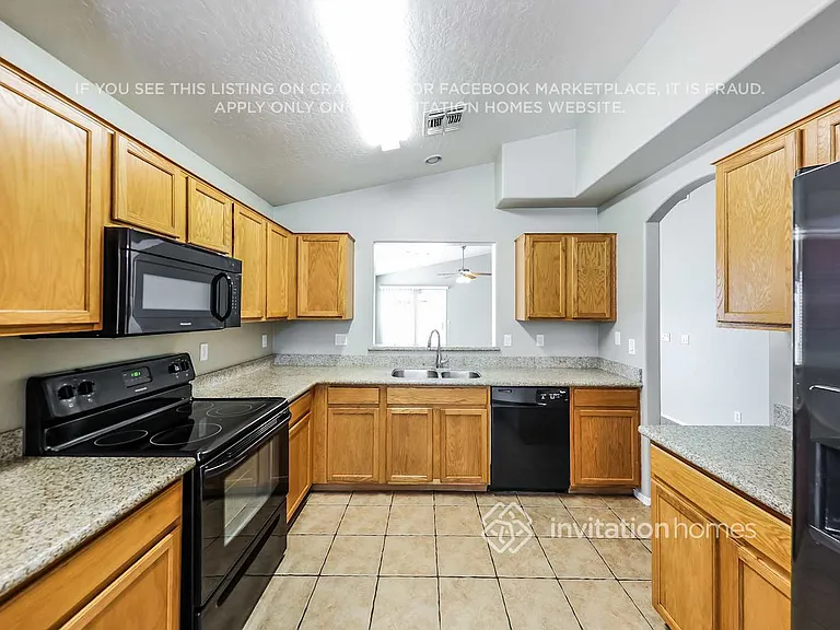 2122 S 114th Ave — Photo 5