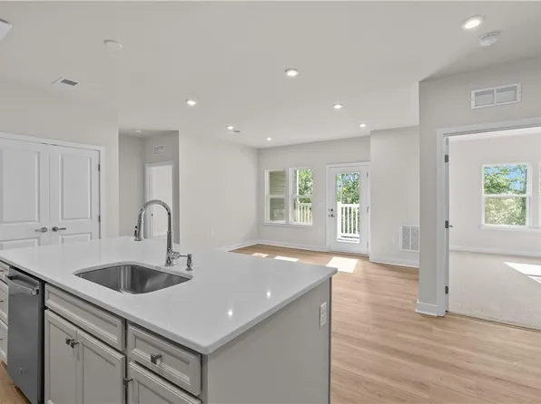 7102 Bridgeway Dr #204, Suffolk, VA 23435