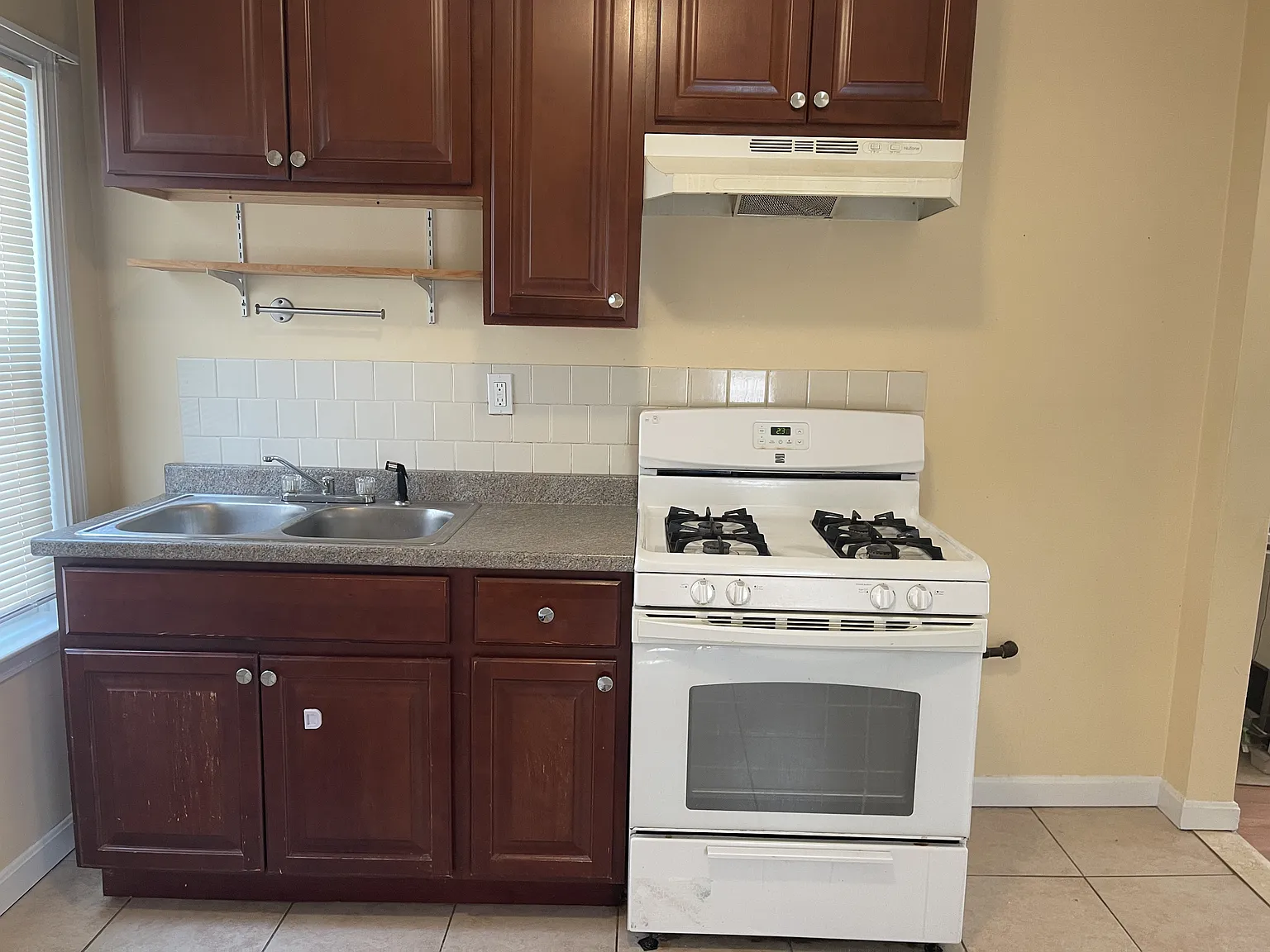 2 bed, 700 sqft, $1,450 — Photo 2