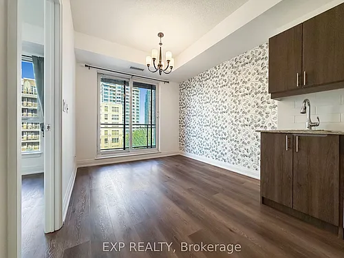 17 Kenaston Gdns #401 Photo 1