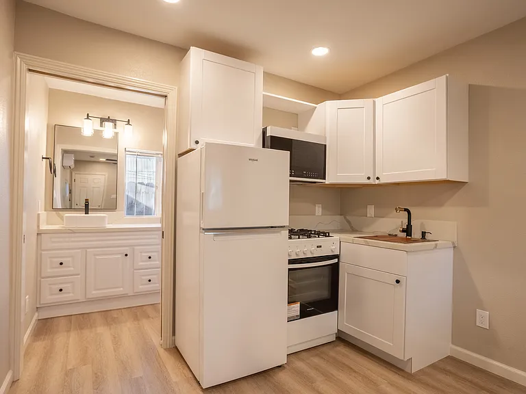 946 Cherry St #10 — Photo 5