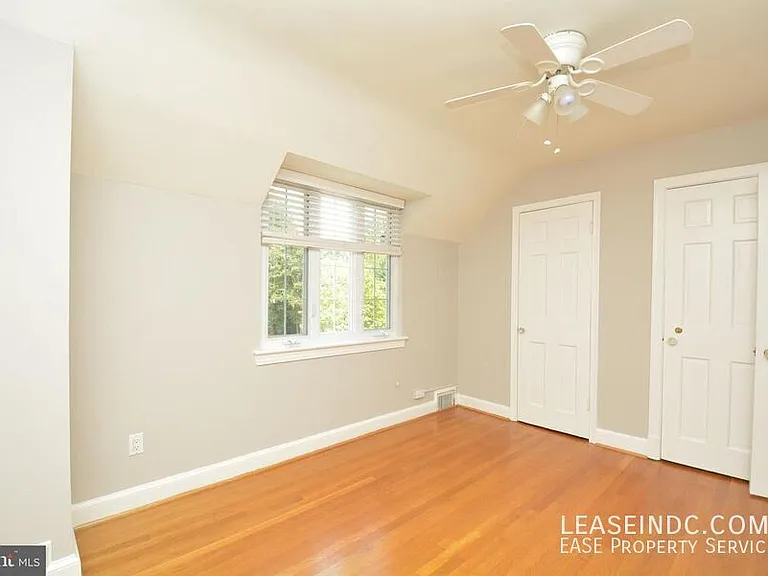 704 Devon Pl — Photo 17