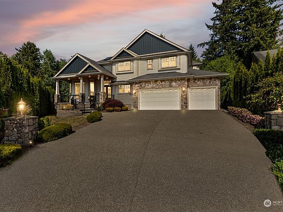 2nd image of 2930 Lohman Ct SE